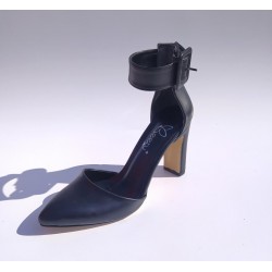 BEETY 319 TOPUKLU BİLEK BANTLI YANLARI AÇIK  KADIN AYAKKABI BEETY 319 TOPUKLU BİLEK BANTLI YANLARI AÇIK  KADIN AYAKKABI