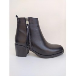 VENÜS 1950910K FERMUARDAN PÜSKÜLLÜ TOPUKLU KLASİK DERİ BOT VENÜS 1950910K FERMUARDAN PÜSKÜLLÜ TOPUKLU KLASİK DERİ BOT