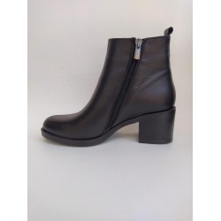 VENÜS 1950910K FERMUARDAN PÜSKÜLLÜ TOPUKLU KLASİK DERİ BOT VENÜS 1950910K FERMUARDAN PÜSKÜLLÜ TOPUKLU KLASİK DERİ BOT