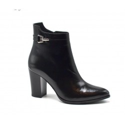 VENÜS 2355801K TOPUKLU KLASİK SİVRİ BURUN DERİ KADIN BOT VENÜS 2355801K TOPUKLU KLASİK SİVRİ BURUN DERİ KADIN BOT