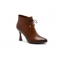 VENÜS 2405434K İNCE TOPUK SİVRİ KLASİK DERİ KADIN BOT VENÜS 2405434K İNCE TOPUK SİVRİ KLASİK DERİ KADIN BOT