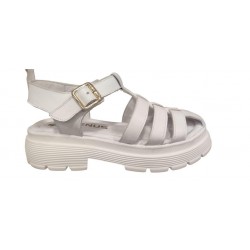 VENÜS 2409211Y BURNU KAPALI KADIN DERİ SANDALET